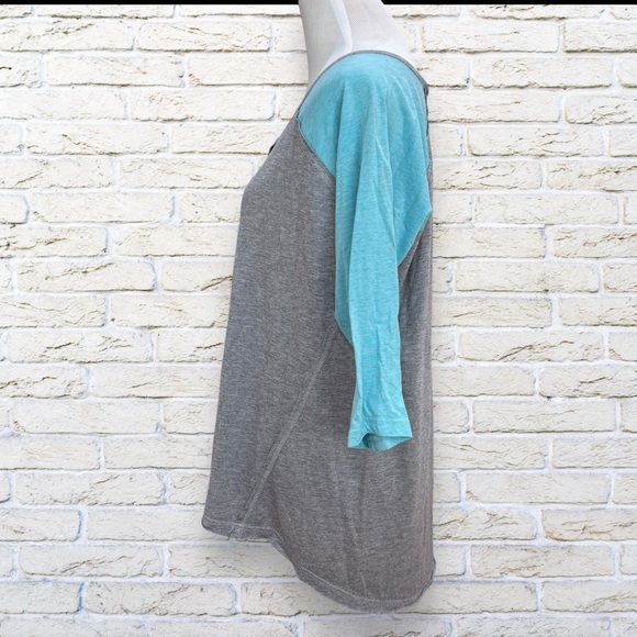 Torrid Gray and Blue Boxy 3/4 Sleeve Henley Shirt Size 1 - Picture 2 of 5